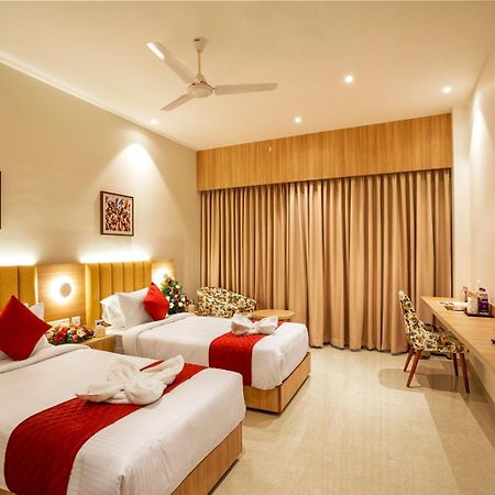 Hotel Grand Avenue Pambadi المظهر الخارجي الصورة