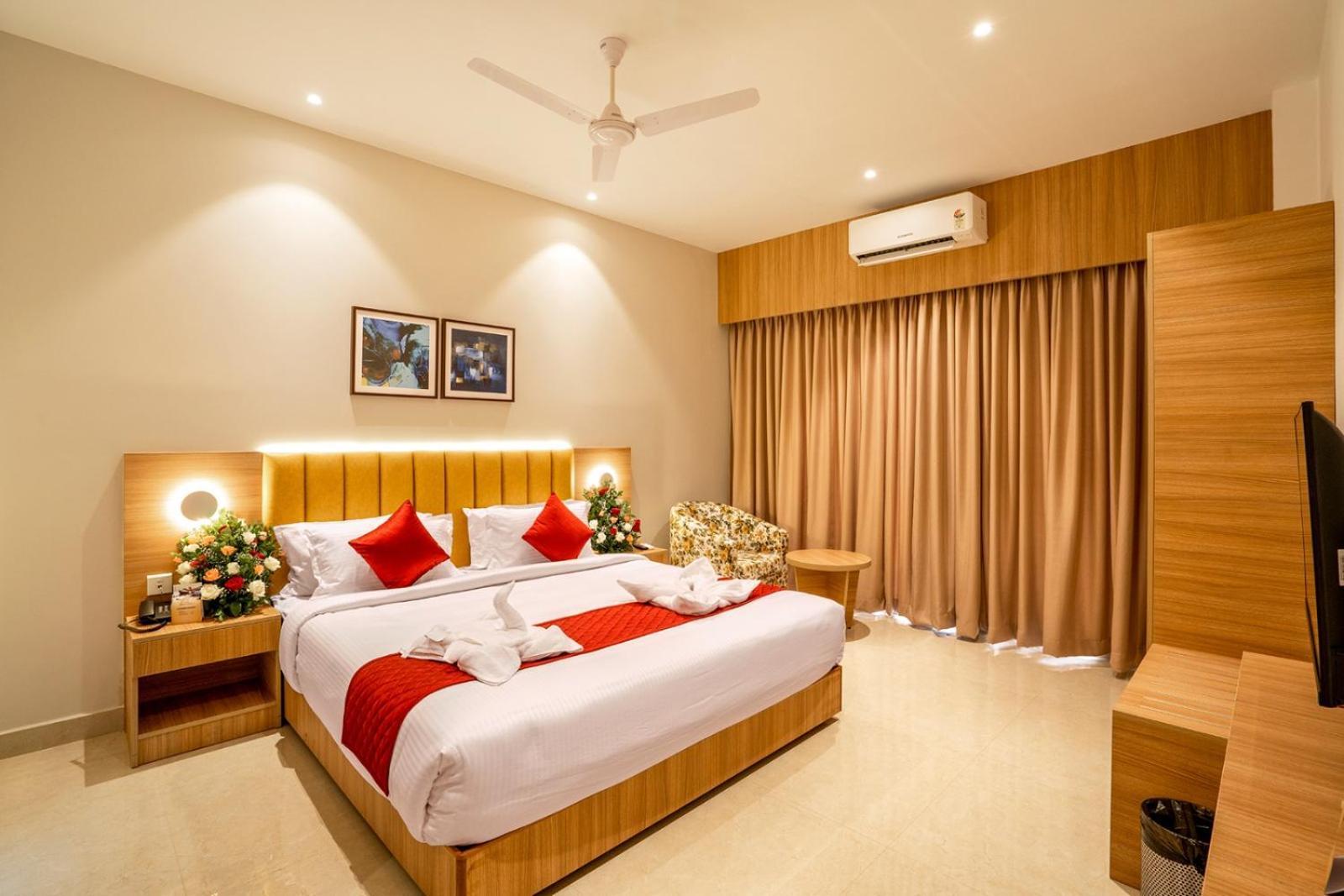 Hotel Grand Avenue Pambadi المظهر الخارجي الصورة